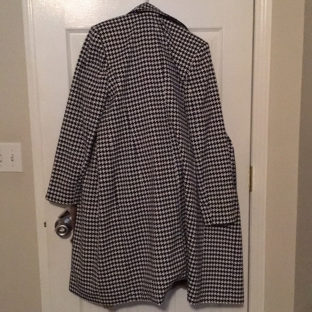 Houndstooth Patterned Coat - Picture 3 of 5